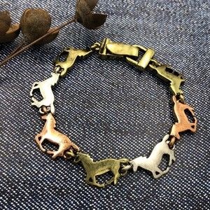 🌼 Tri-Tone Running Horses Clasp Bracelet